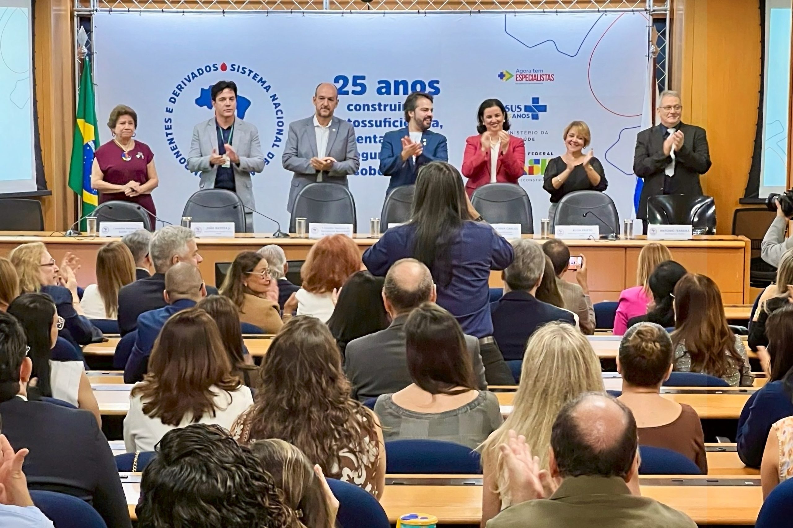 Hemocentros de todo o Brasil celebram 25 anos da Política Nacional do Sangue e do SINASAN em agenda no Ministério da Saúde