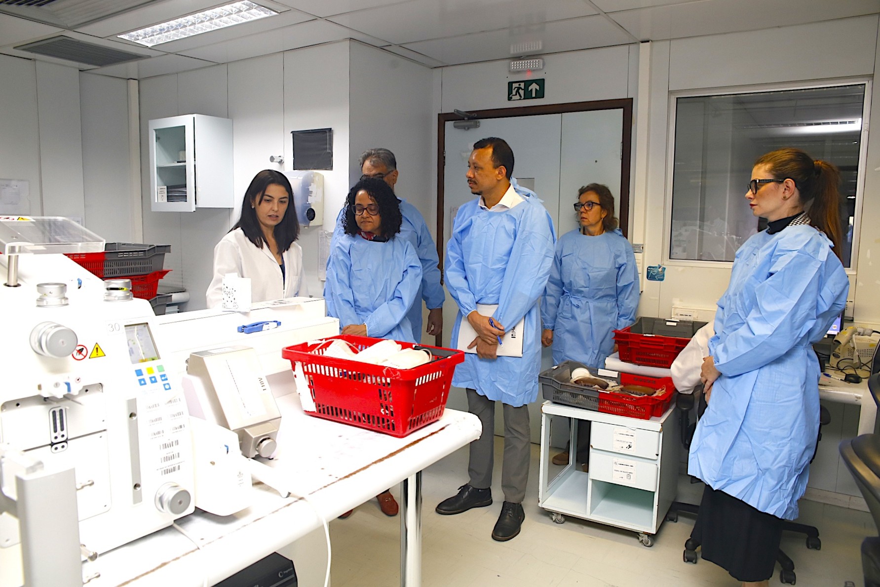 Hemominas recebe visita técnica do Ministério da Saúde e da Hemobrás para ampliar fornecimento de plasma